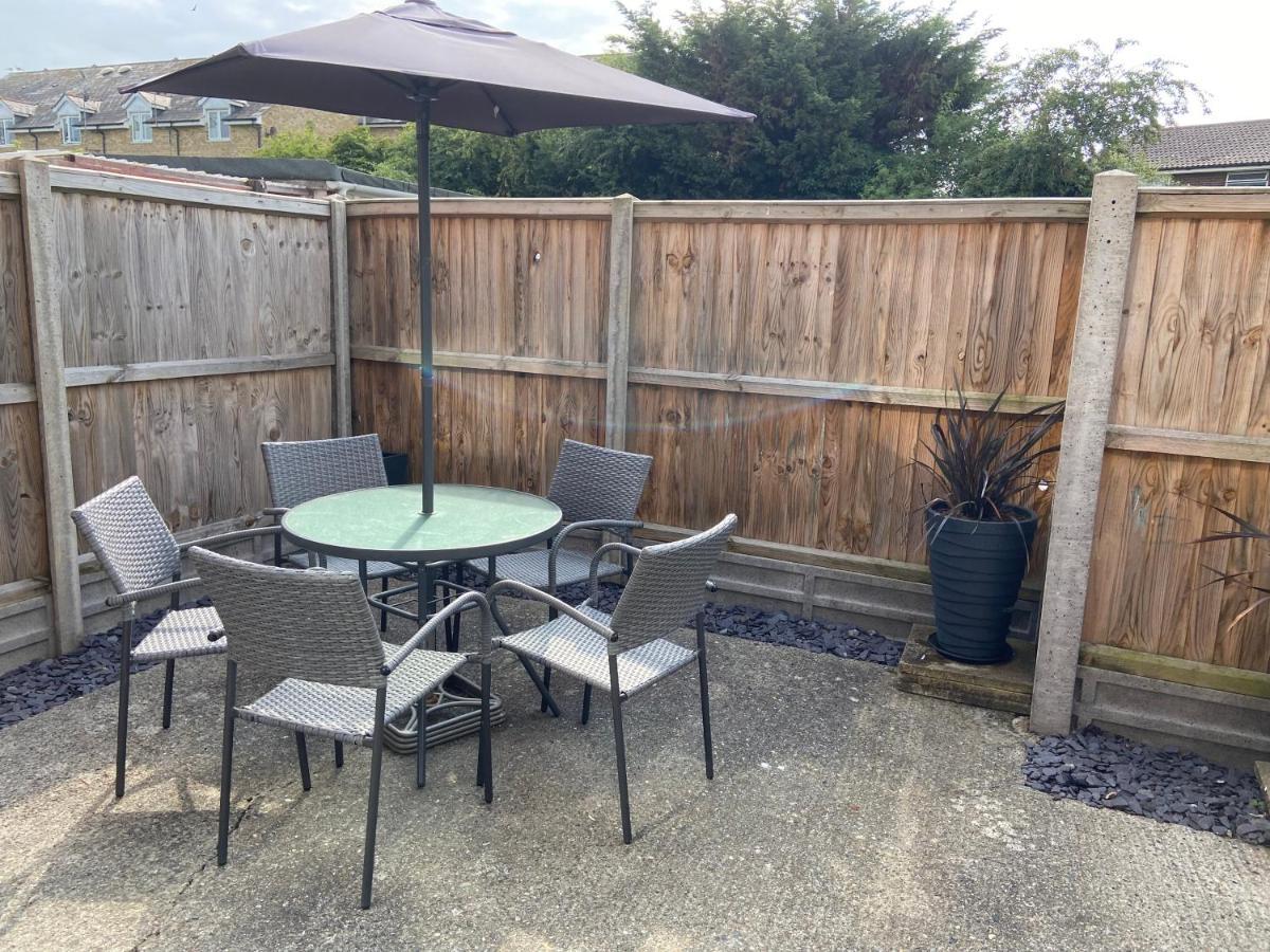 הוילה וויטסטייבל The Seagull, With Driveway And Patio Garden מראה חיצוני תמונה